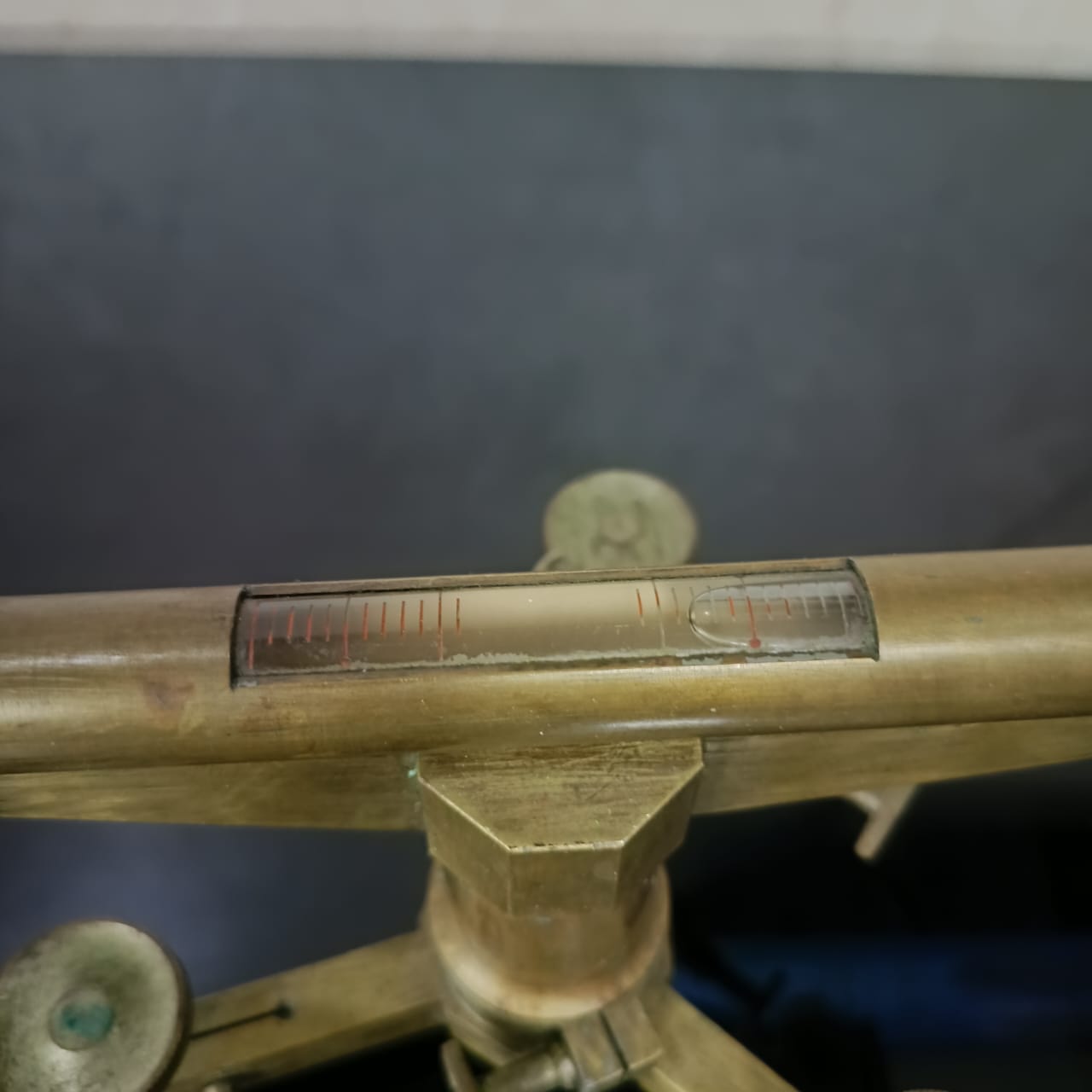 Ancien niveau en bronze doré France original