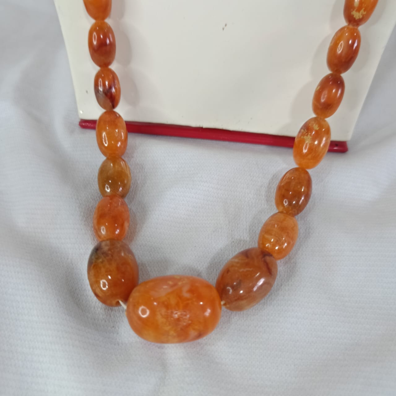 عقد تحفة بالكهرمان فواح - طول مغلق 32cm