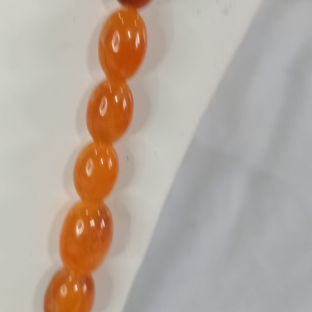 عقد تحفة بالكهرمان فواح - طول مغلق 32cm