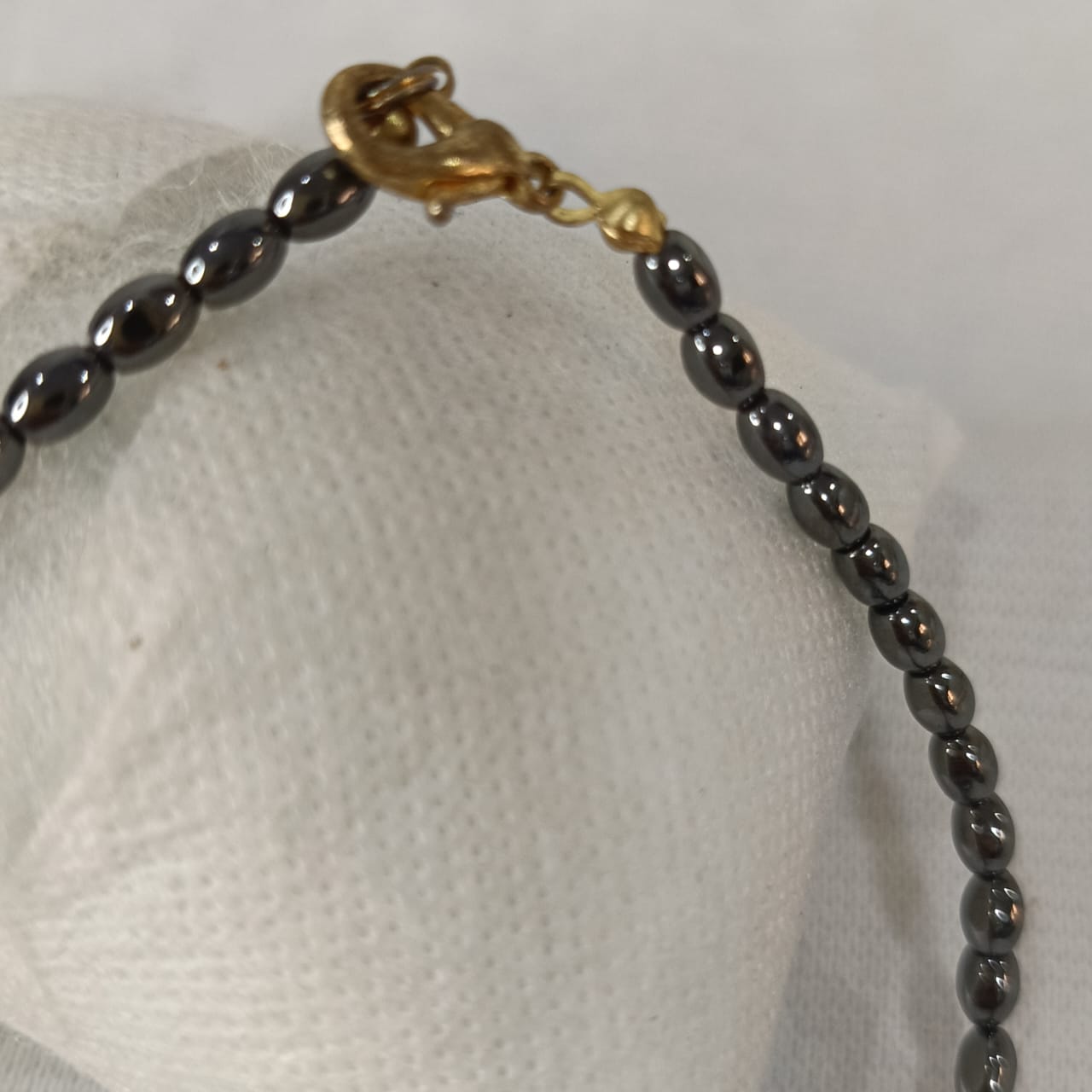عقد جميل بحجر حديد صيني - طول مغلق 22cm