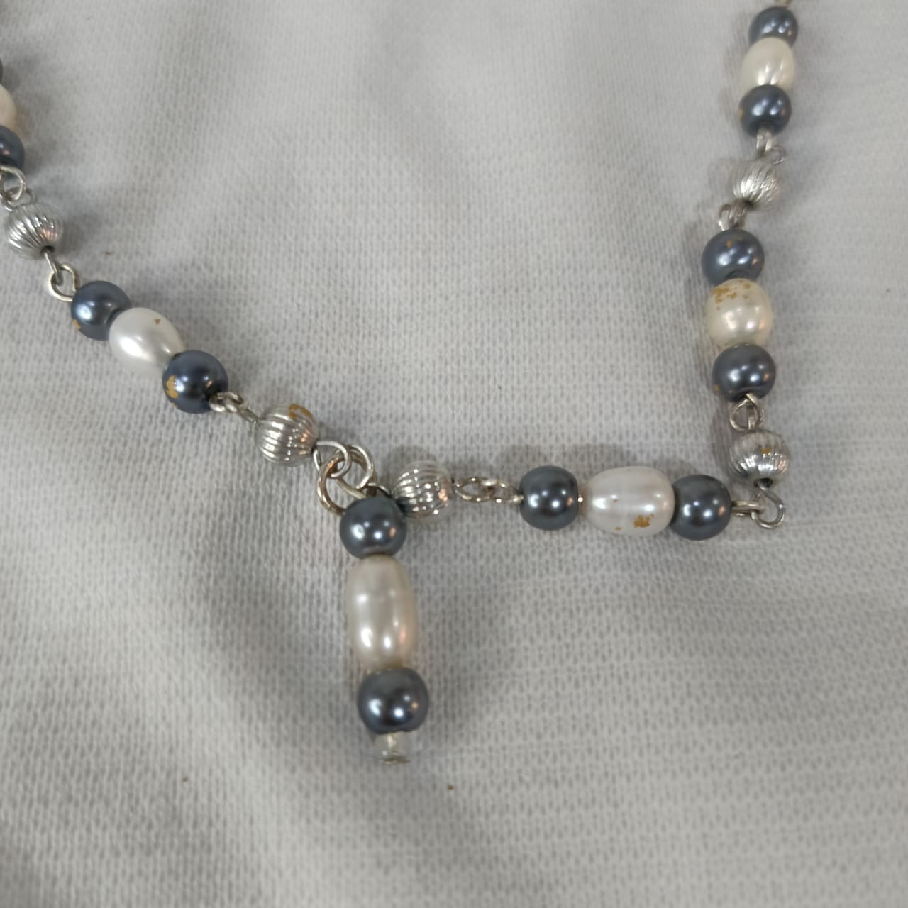 عقد تحفة فضة ولؤلؤ - طول مغلق 28cm