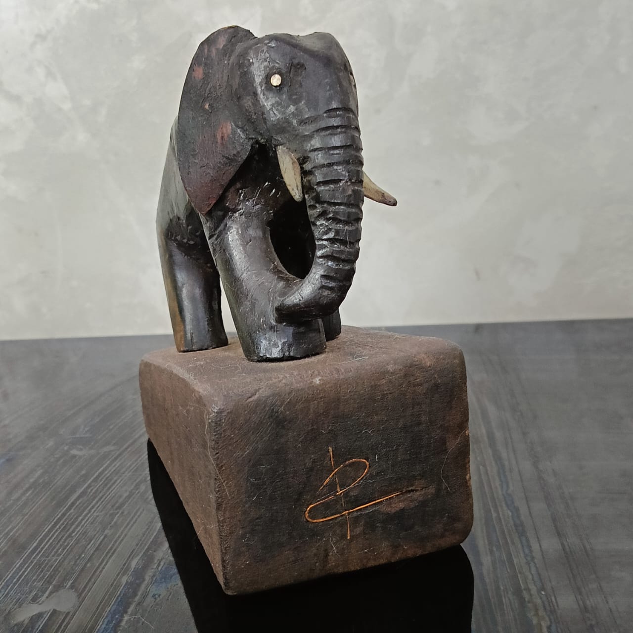 تحفة نادرة قديمة بعينين من حجر ماس ديكور