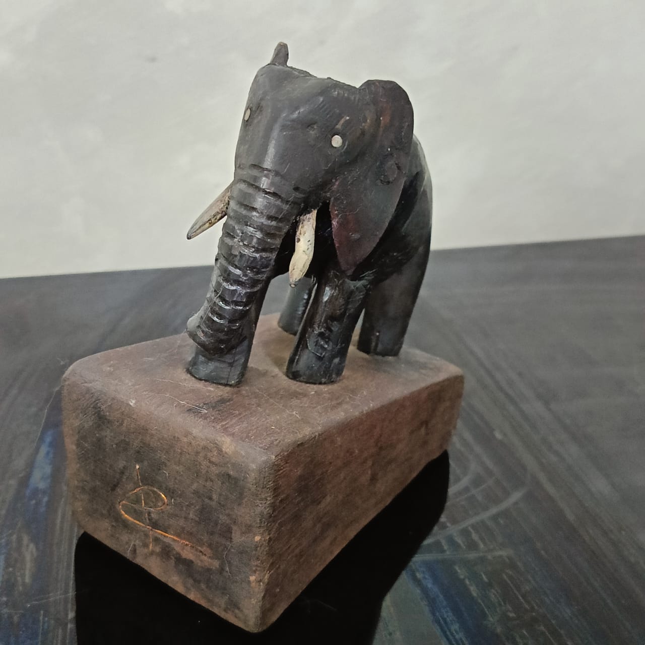 تحفة نادرة قديمة بعينين من حجر ماس ديكور