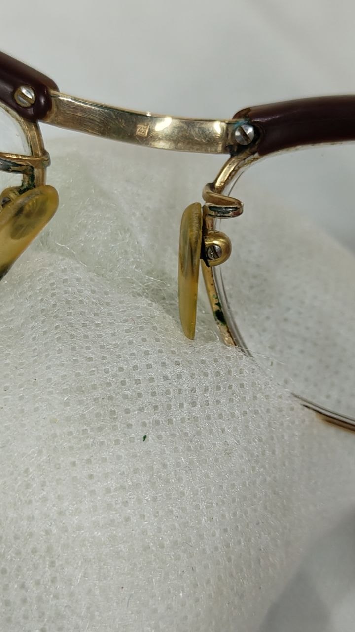 Cadre du lunette en plaqué or vintage