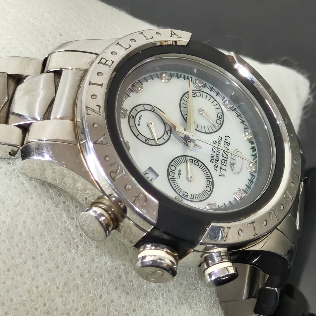 Montre Graziella en daiment original 
38mm
Prix 30000