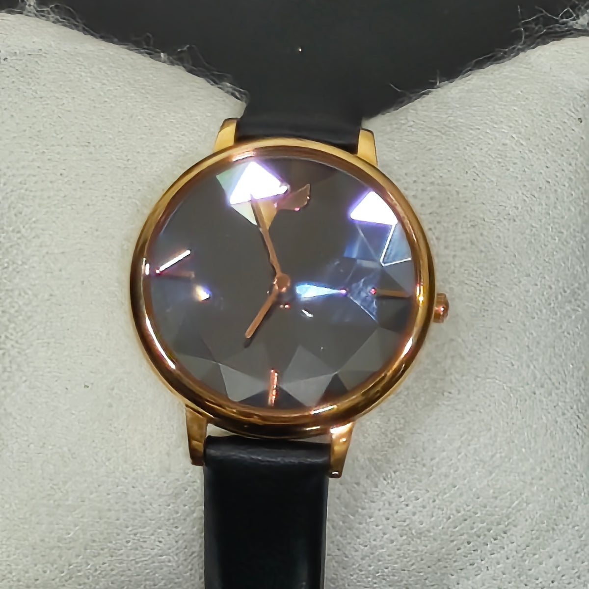 Montre Swarovski crystal suisse quartz femme original 
Prix 13000