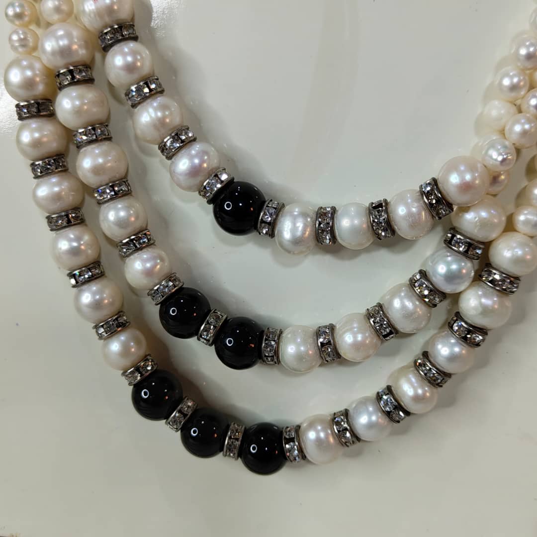 عقد بثلاثة خيوط لؤلؤ طبيعي تحفة 
طول مغلق 22cm
Prix 22000