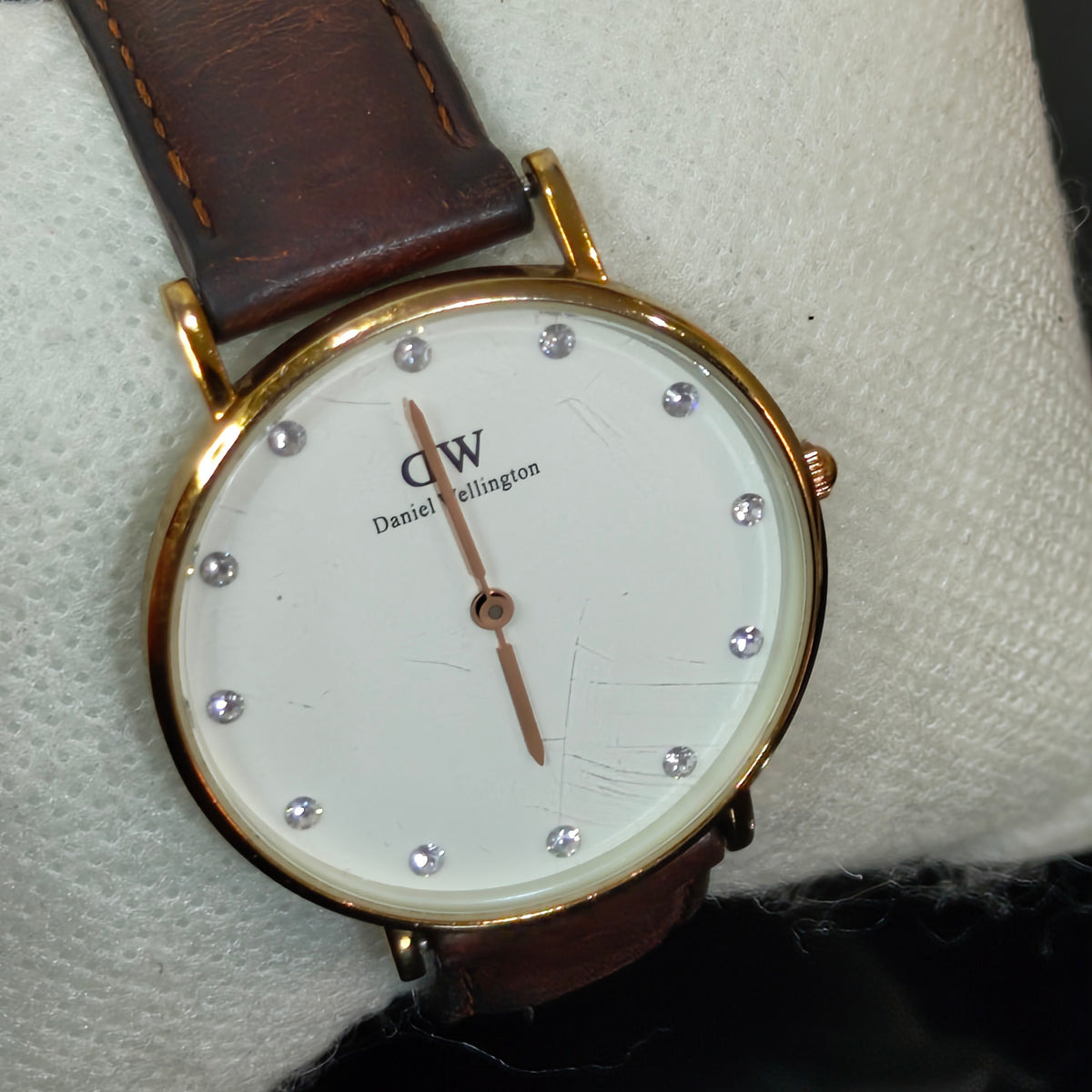 Montre DW femme quartz original 
Prix 8500