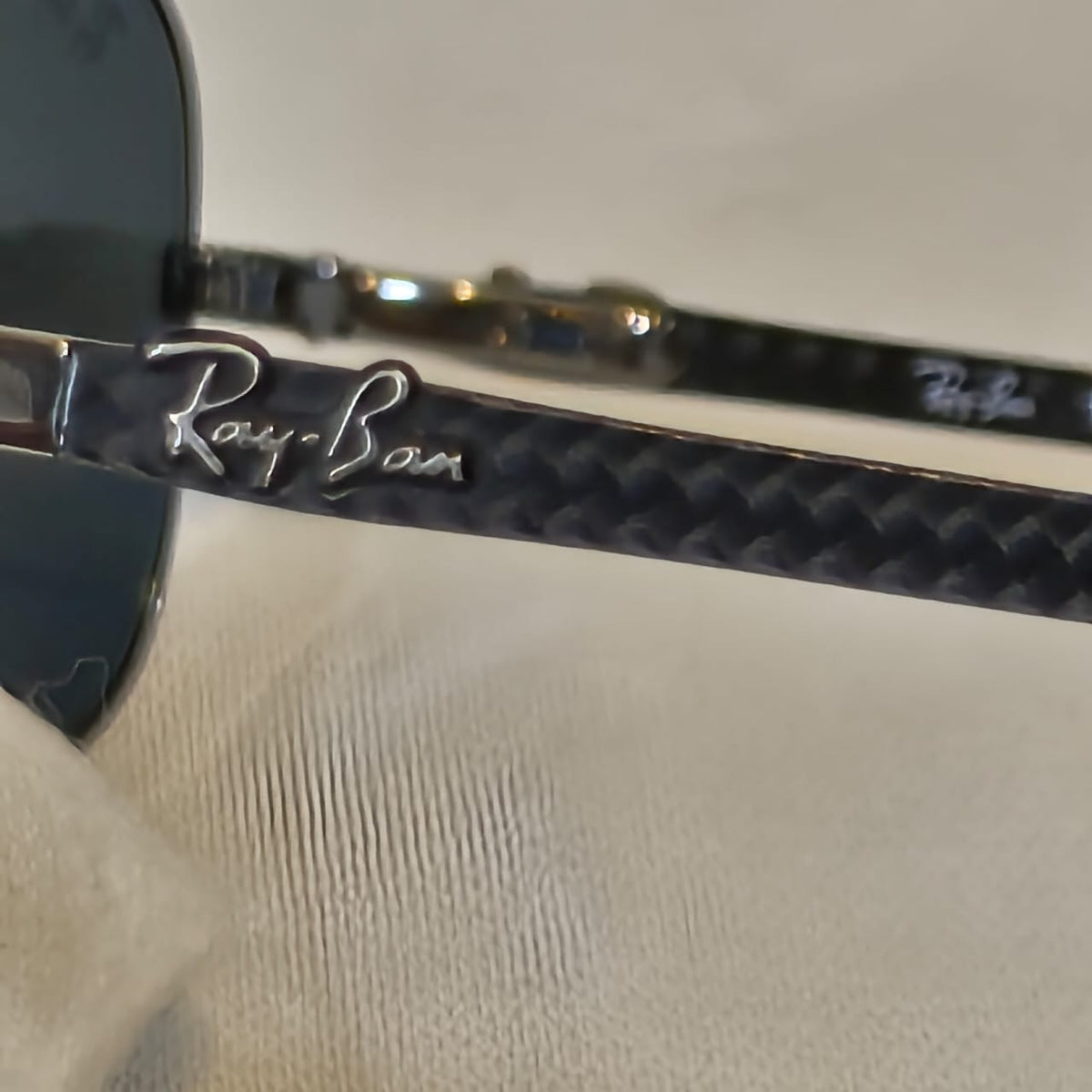 Lunette ray ben Italie polarized et carbone original 
59/14
Prix 17000