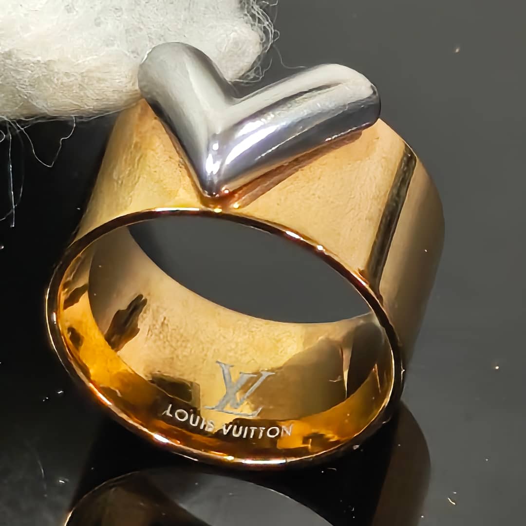 خاتم بلاكي Louis Vuitton 
سعر 6500