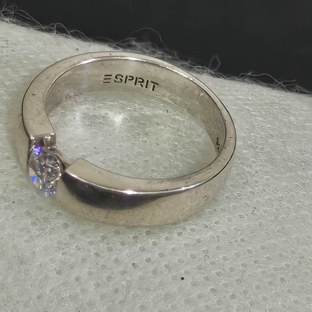 Bague esprit argent femme original 
Prix 10000