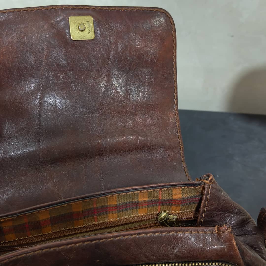 Sac thé bridje en cuir femme 
20cm/20cm
Prix 10000