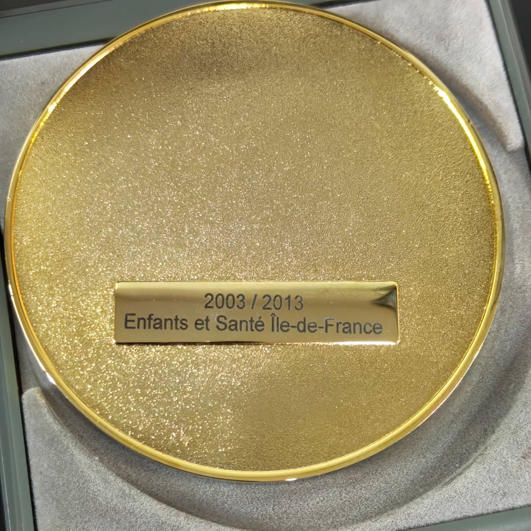 Médaille arthus Bertrand paris 
قطر 7cm
Prix 10000