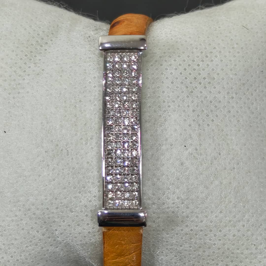 Bracelet en cuir femme original 
Prix 6000