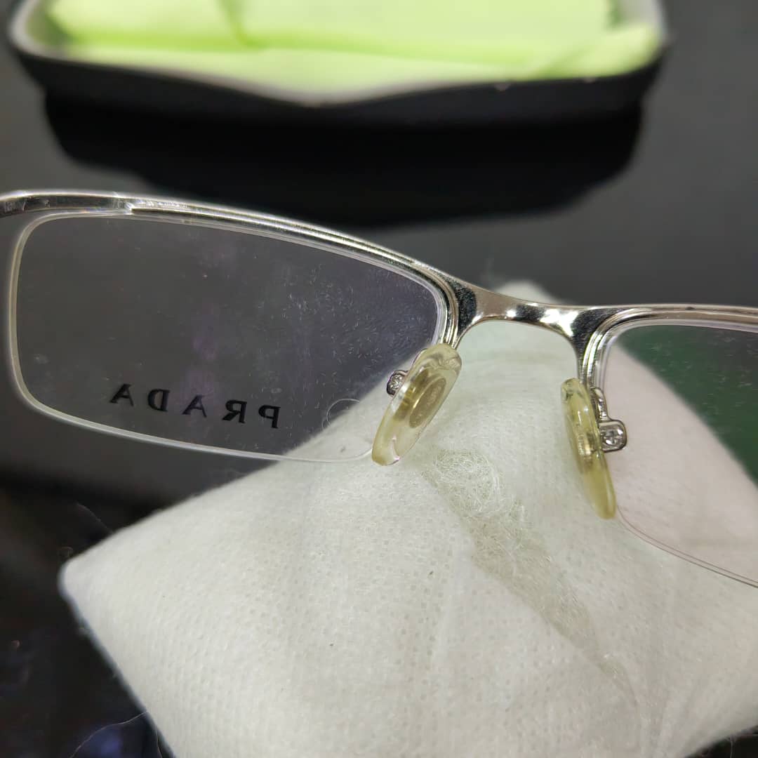 Lunette prada original 
51/17
Prix 15000