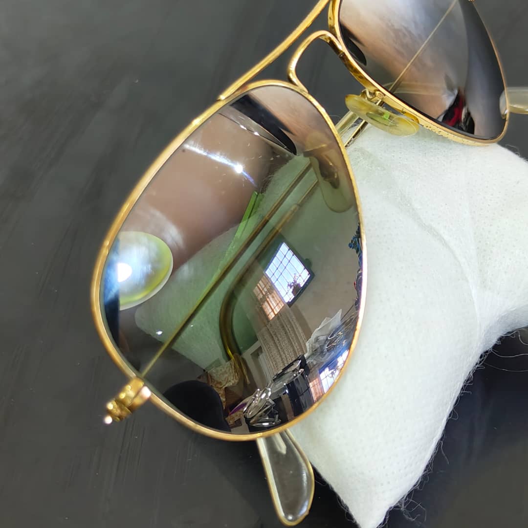 Lunette ray ben usa bl miroire rare original/زوج  
ملايين وثمنميةألف 
58/14
Prix 28000