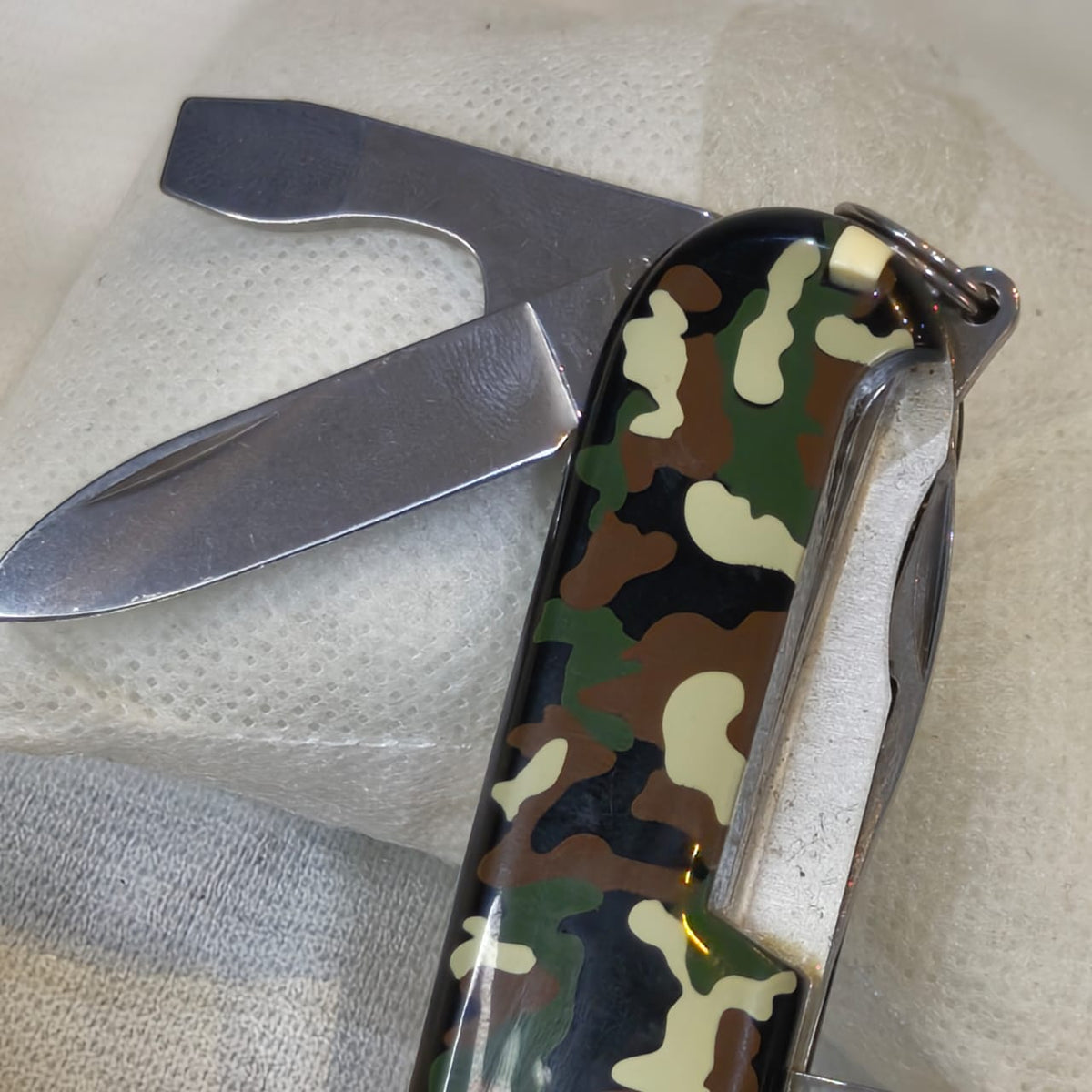 تحفة سويسرية أصلية 
طول 10cm
Prix 7500