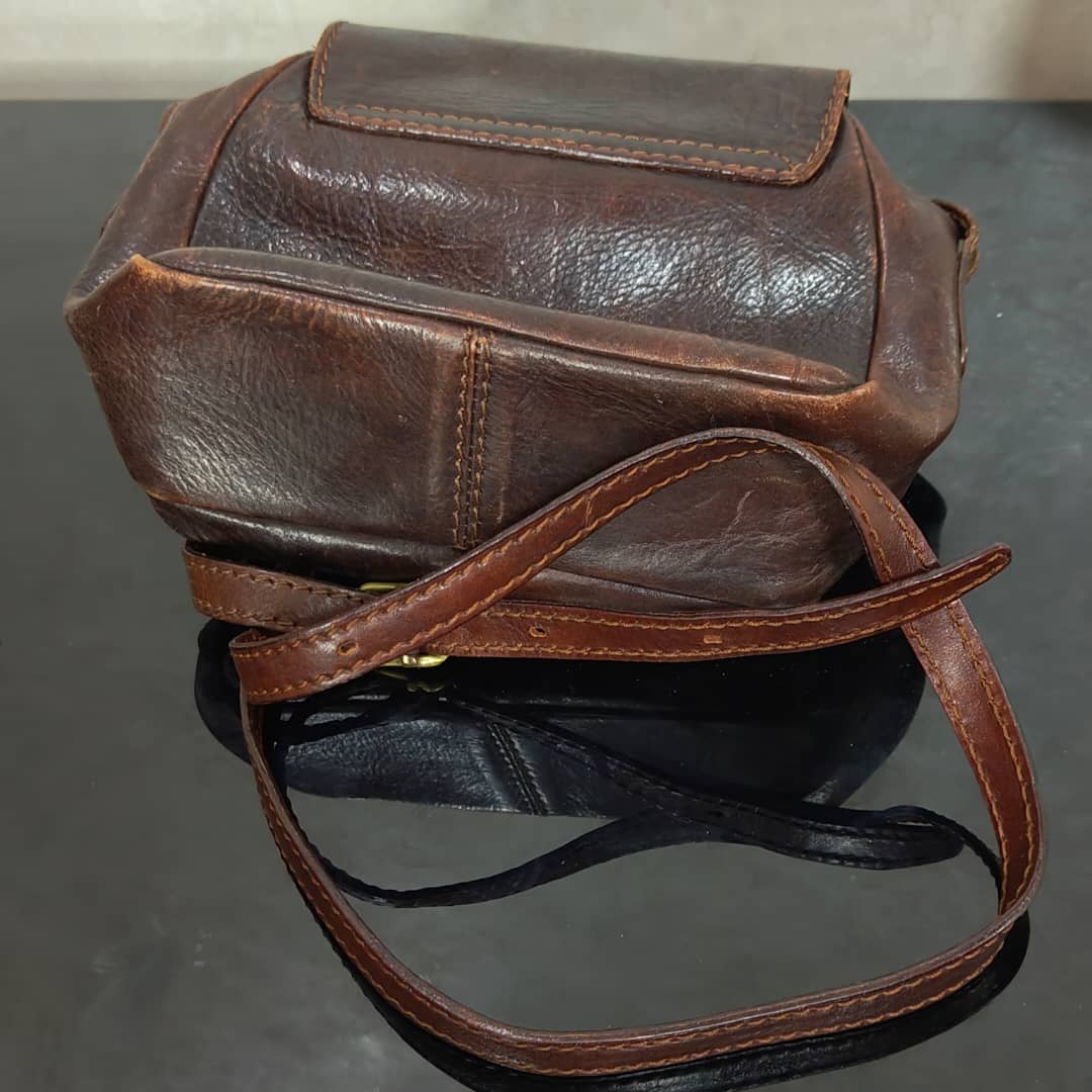 Sac thé bridje en cuir femme 
20cm/20cm
Prix 10000