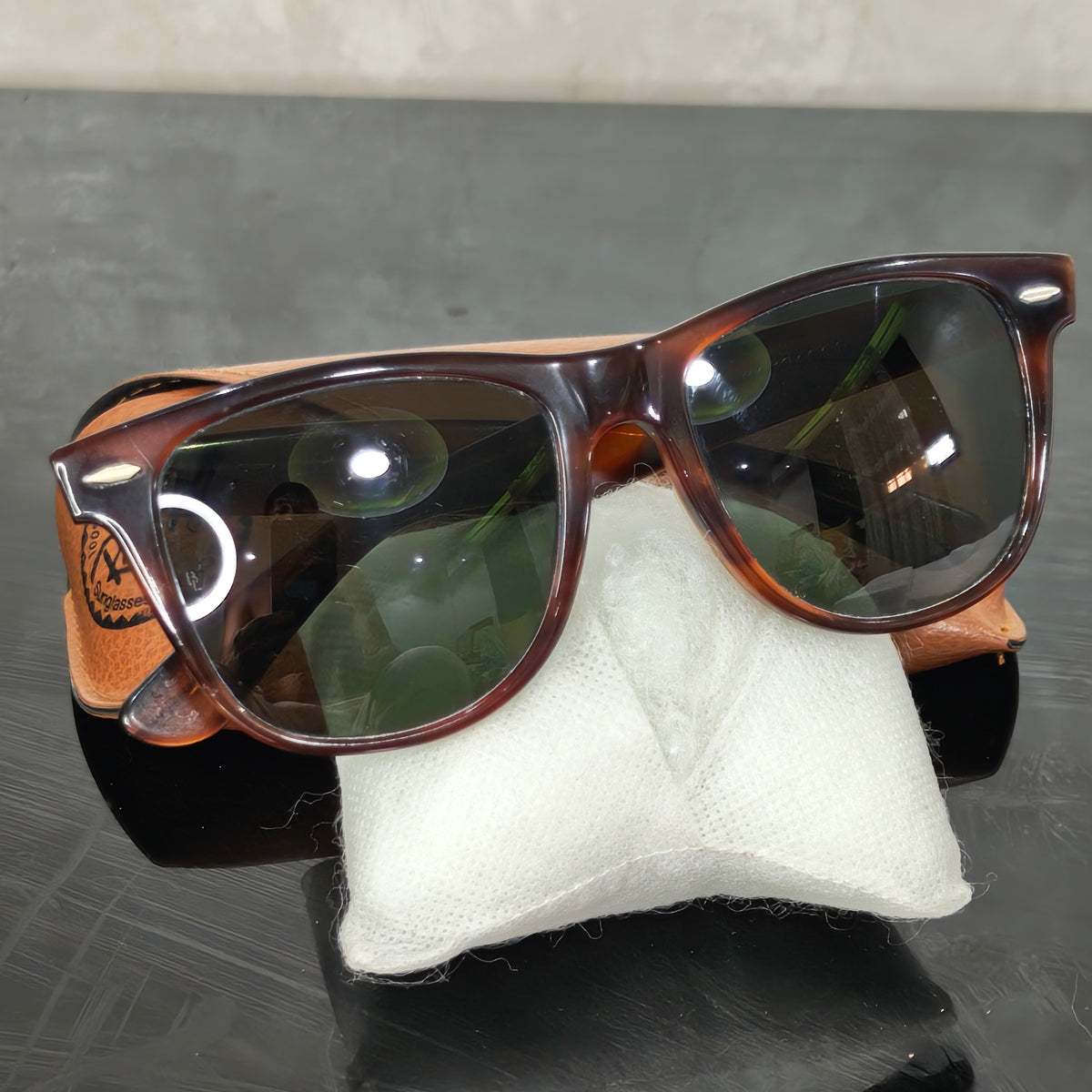 Lunette ray ben usa bl original مليون وربعمية ألف

14000