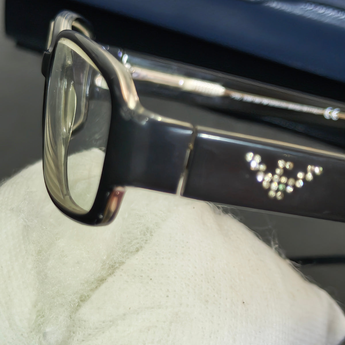 Cadre du lunette Armani femme original 
Prix 7000