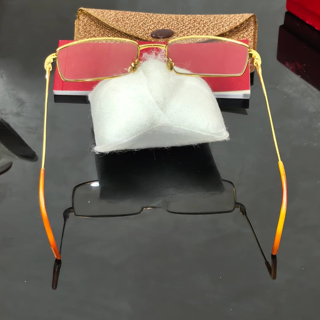 Lunette cartier France original    إثنان عشر مليون
54/18
Prix 120000