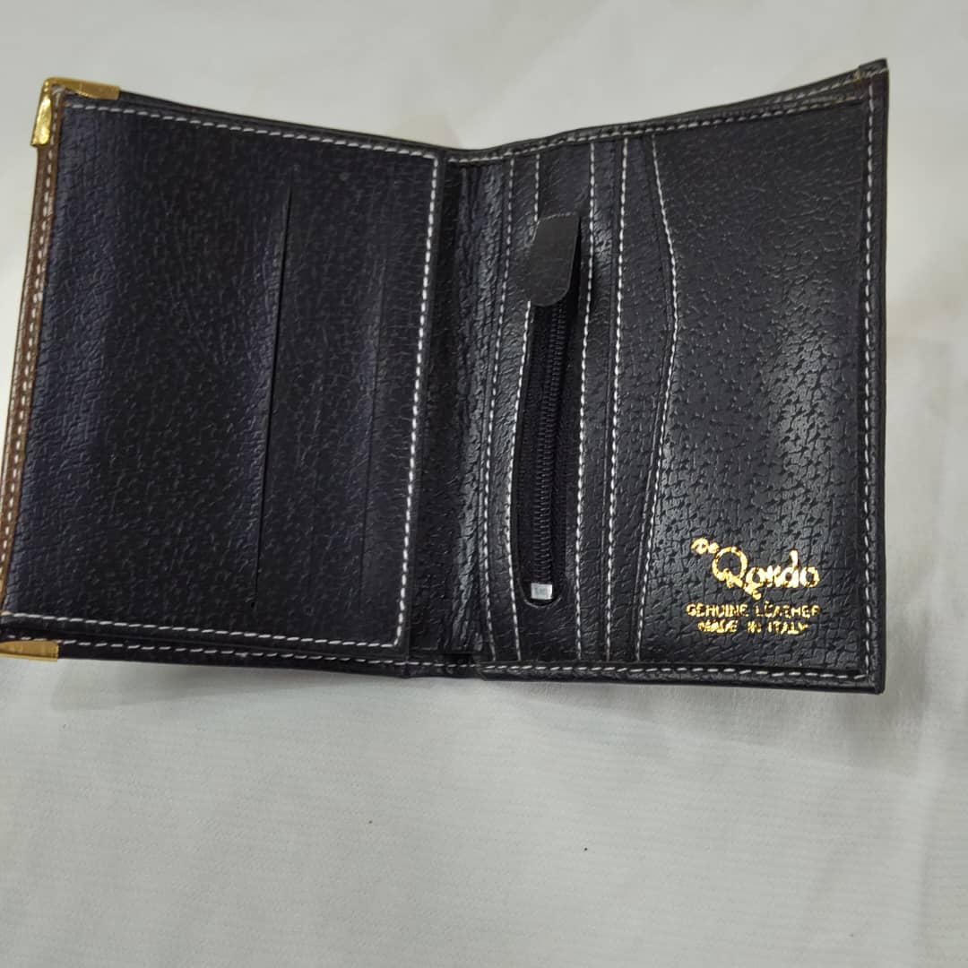 Portefeuille rondo en cuir original 
18/12cm
Prix 6000