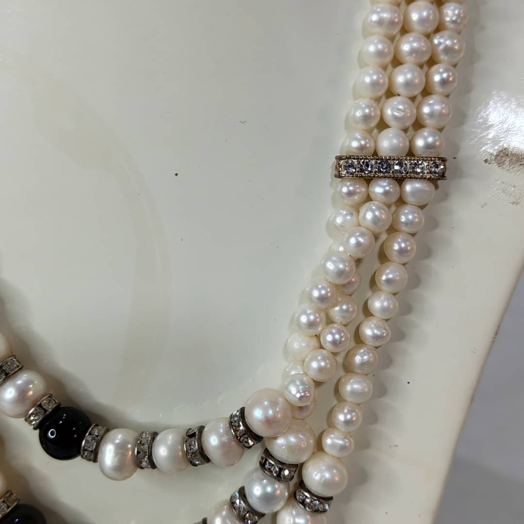 عقد بثلاثة خيوط لؤلؤ طبيعي تحفة 
طول مغلق 22cm
Prix 22000