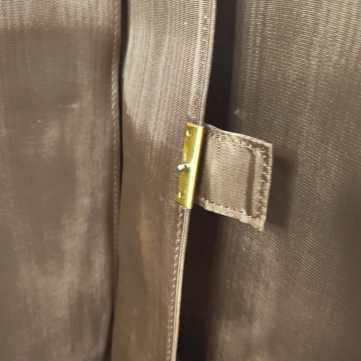 Grand classeurs en cuir original مليون ومتين 
40cm/30cm
Prix 12000
