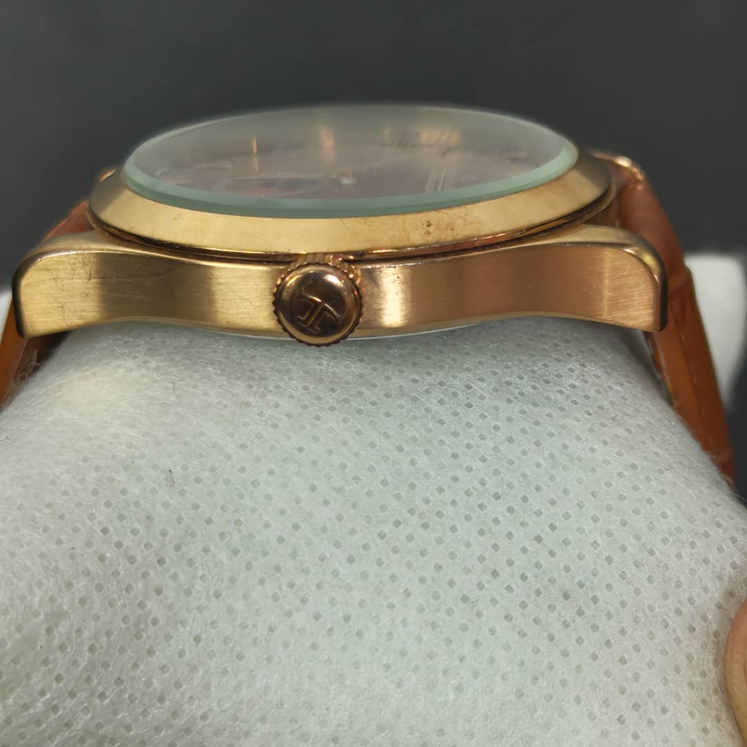 Montre Jaeger - lecoltre régulateur & tourbillon Quartz/ثلاثة ملايين ونصف 
40mm
Prix 35000