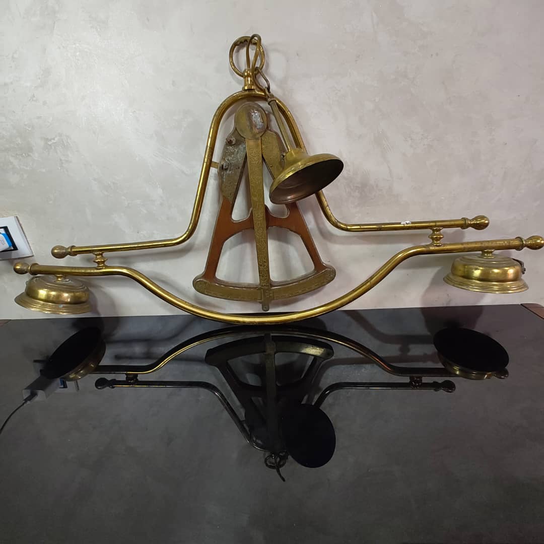 Ancien lustre louisaine Art déco signé rare original 
95cm/65cm
Prix 25000