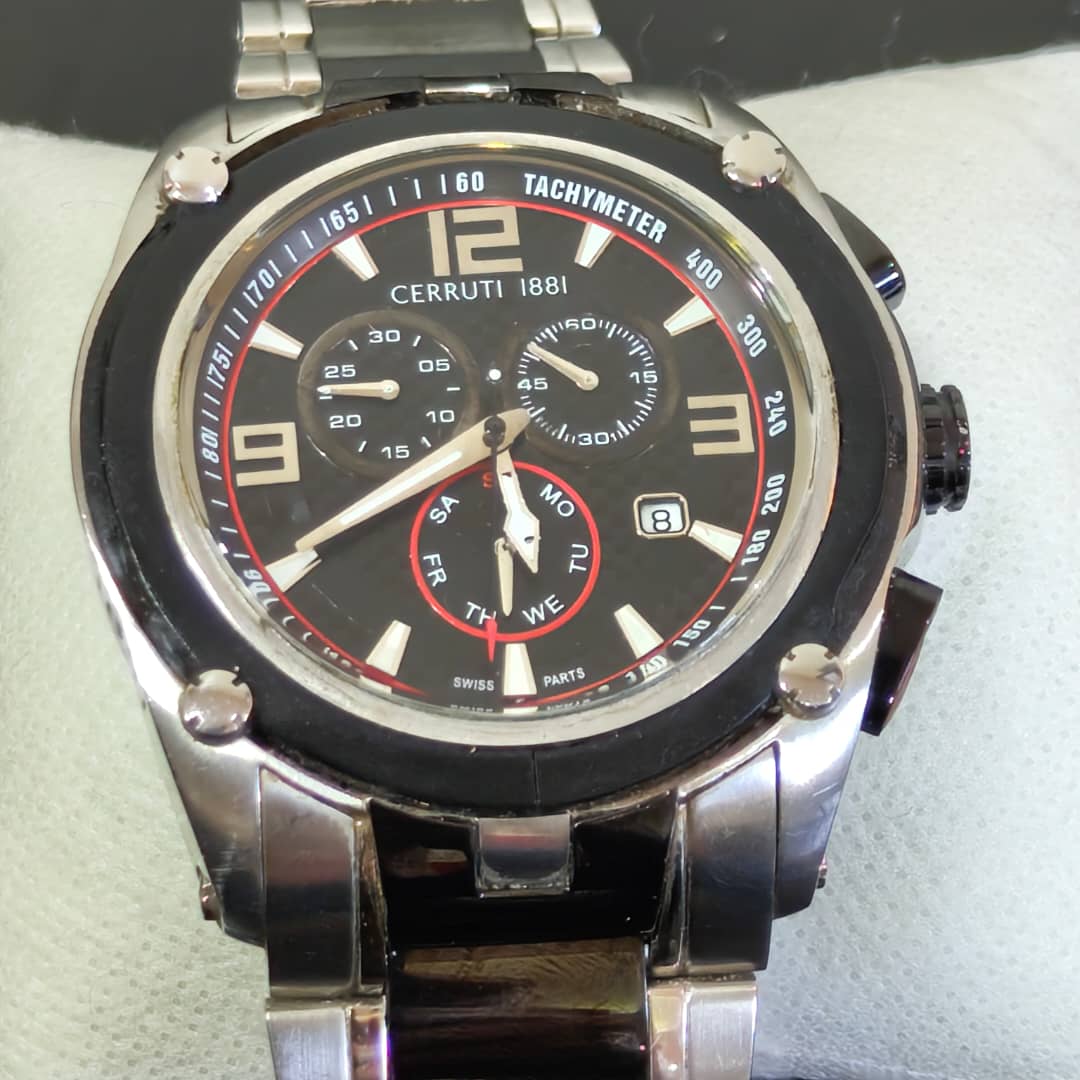 Montre Cerruti 1881 chronographe Quartz original/ زوج ملايين 
42mm
Prix 20000