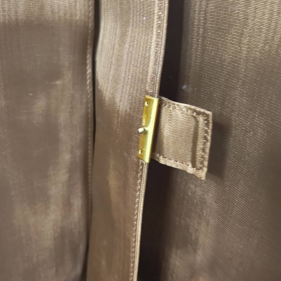 Grand classeurs en cuir original مليون ومتين 
40cm/30cm
Prix 12000