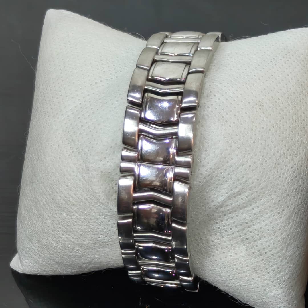 Montre curtis Genève quartz original مليون وست مئة الف
40mm
Prix 16000