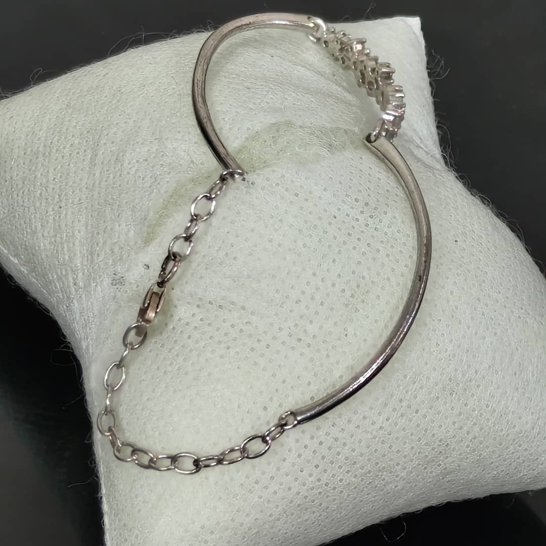 سوار نسائي فضة 
طول 16cm
Prix 6000