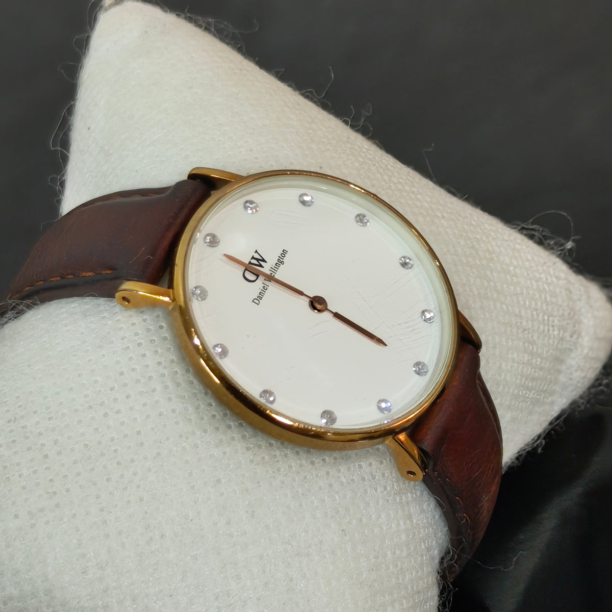 Montre DW femme quartz original 
Prix 8500