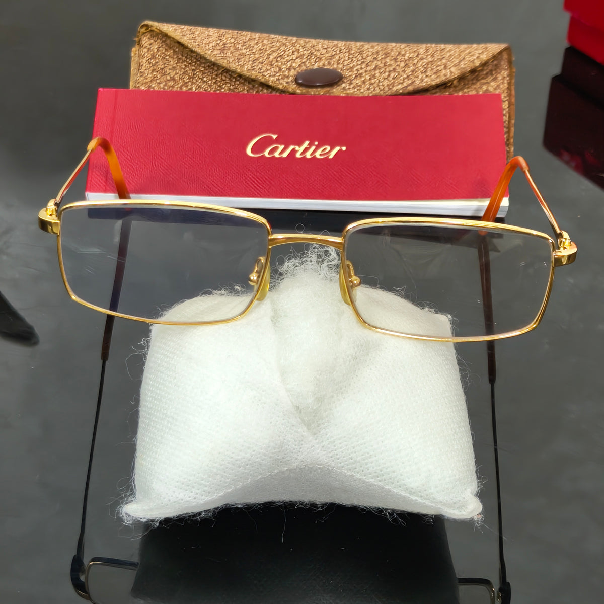 Lunette cartier France original    إثنان عشر مليون
54/18
Prix 120000