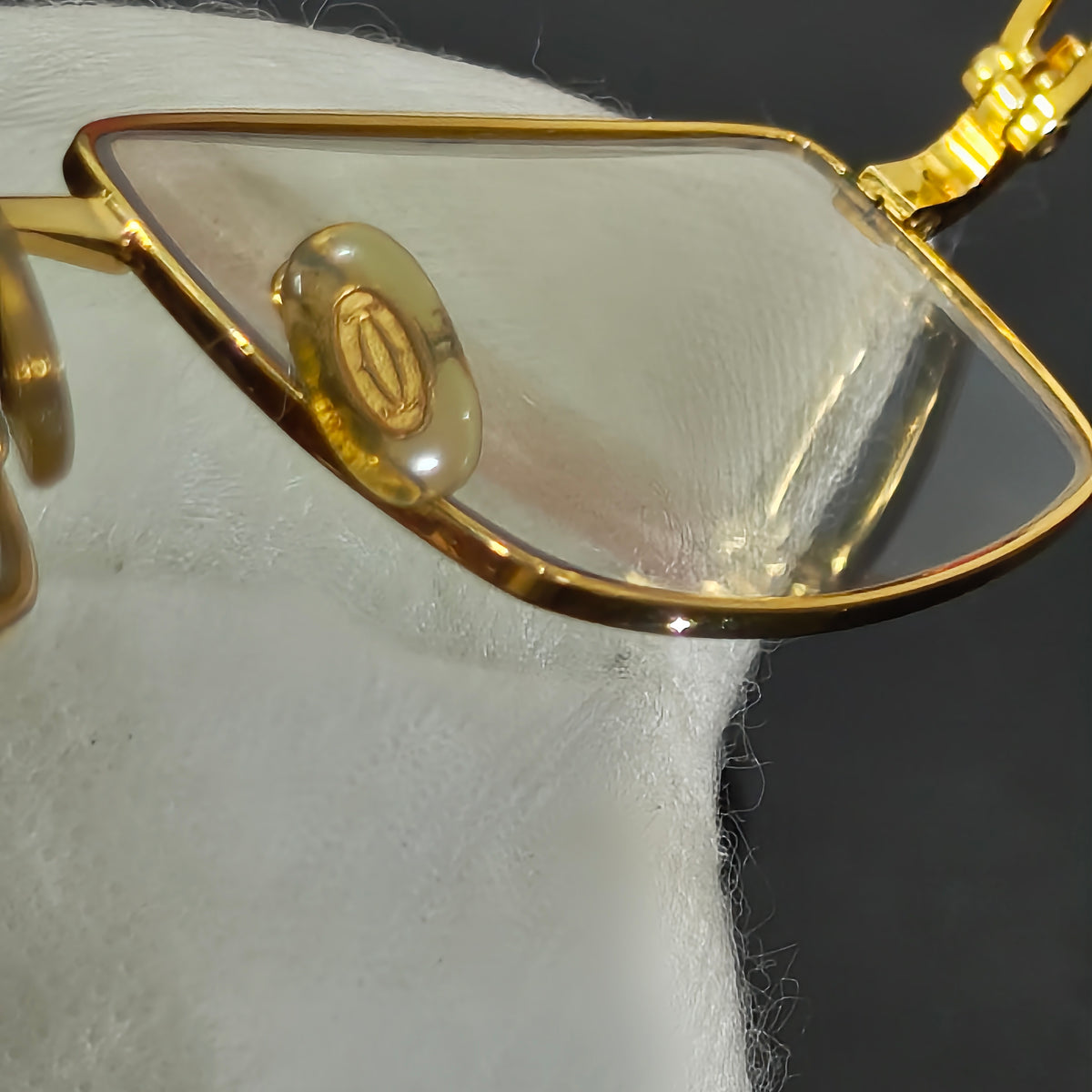 Lunette cartier France original    إثنان عشر مليون
54/18
Prix 120000