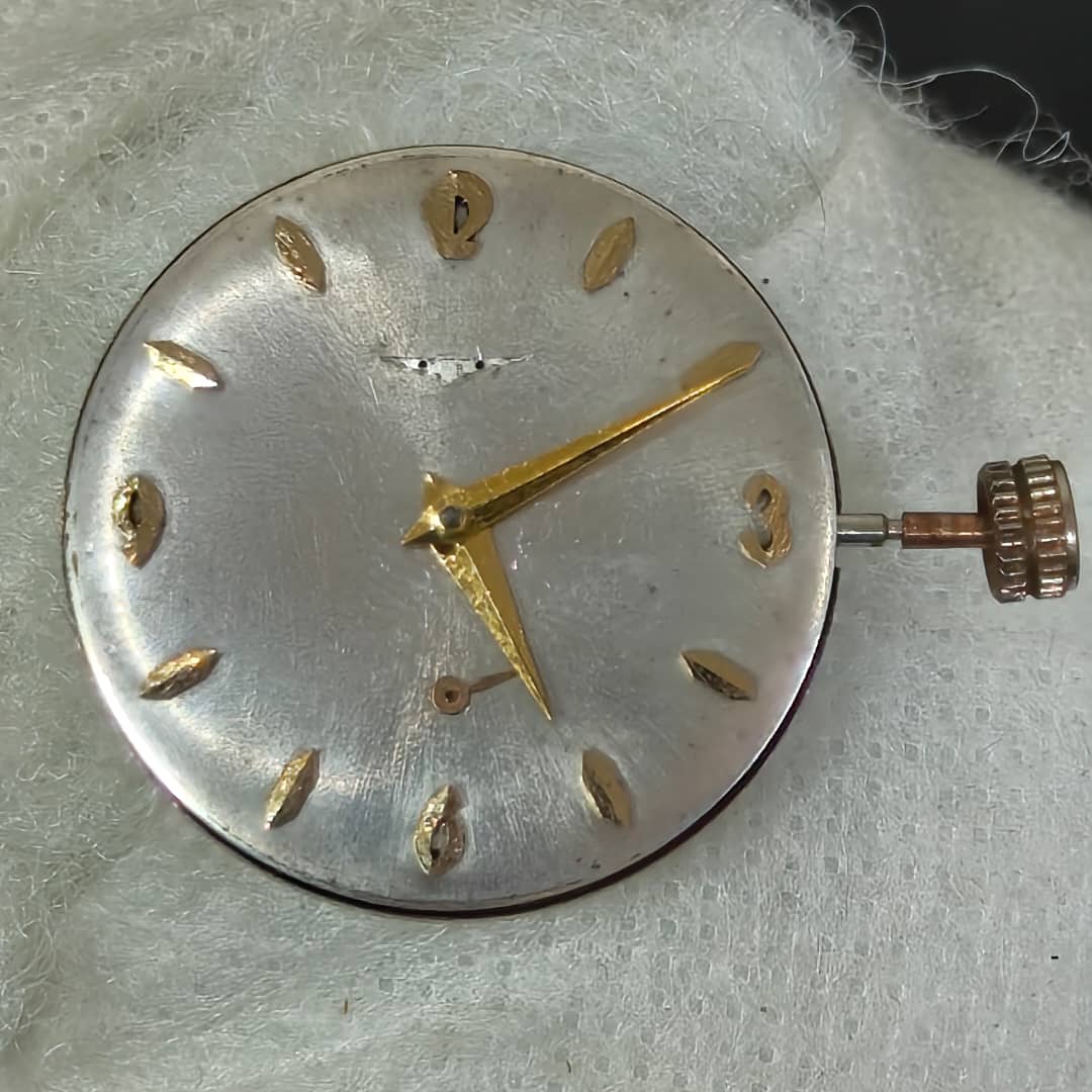Moteur de montre longines mécanique marche 
Prix 20000