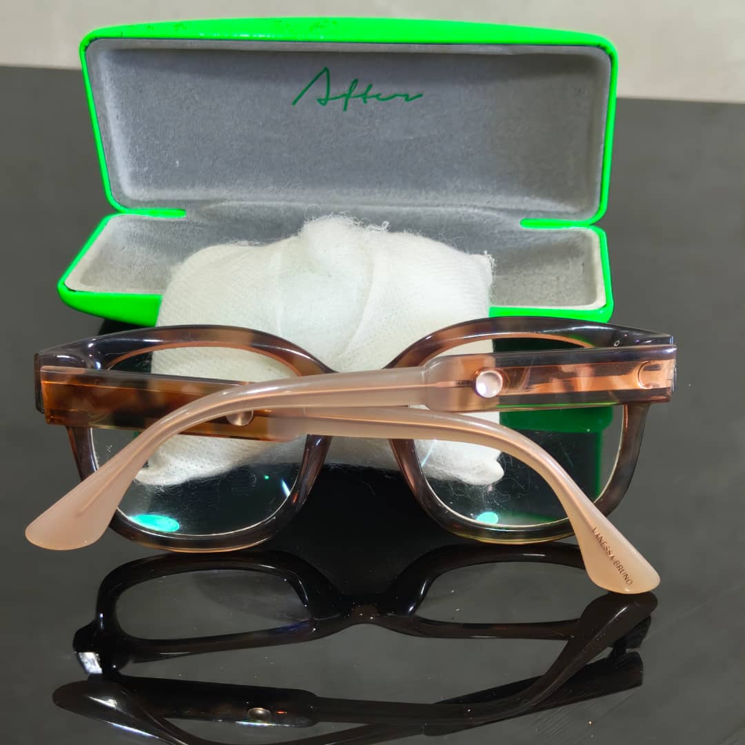 Cadre du lunette Vanessa Bruno femme original 
50/22
Prix 10000