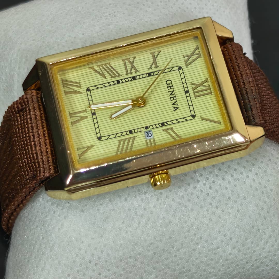 Montre Genèva quartz original ثمان مئة ألف
40mm
Prix 8000