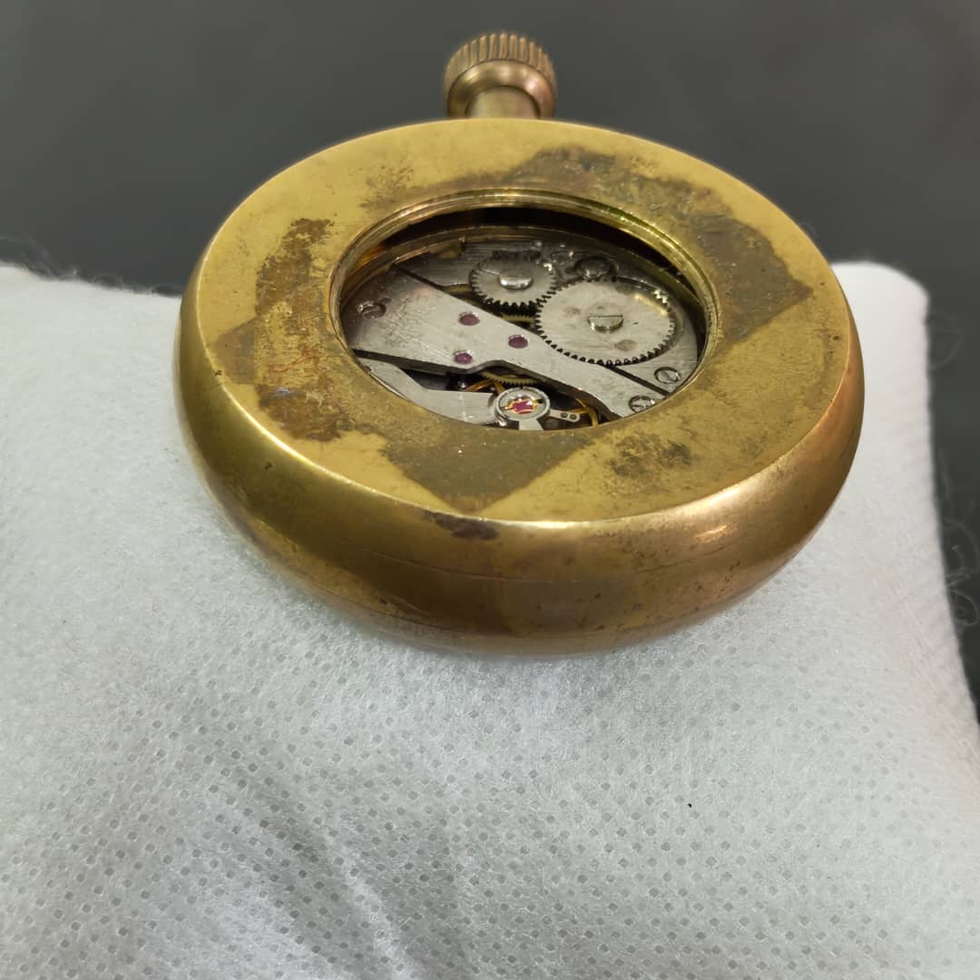 ساعة من برونز تعمل بحاجة إلى غطاء وزجاج
قطر 5cm
Prix 5000