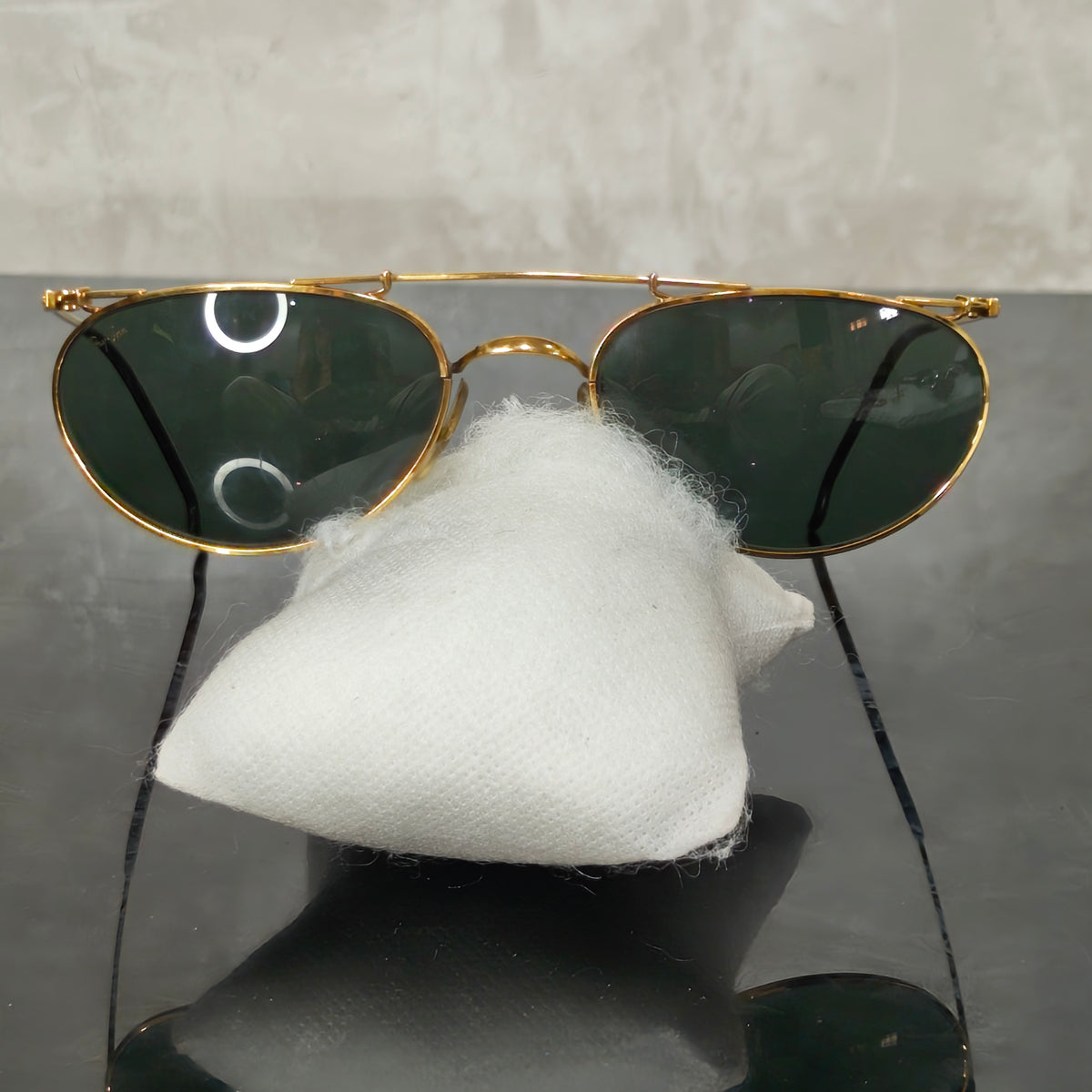 Lunette ray ben usa bl original تحفة نادرة
أربعة ملايين وربعمية
44000