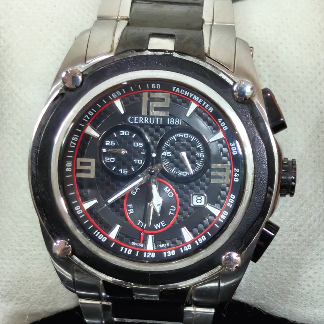 Montre Cerruti 1881 chronographe Quartz original/ زوج ملايين 
42mm
Prix 20000