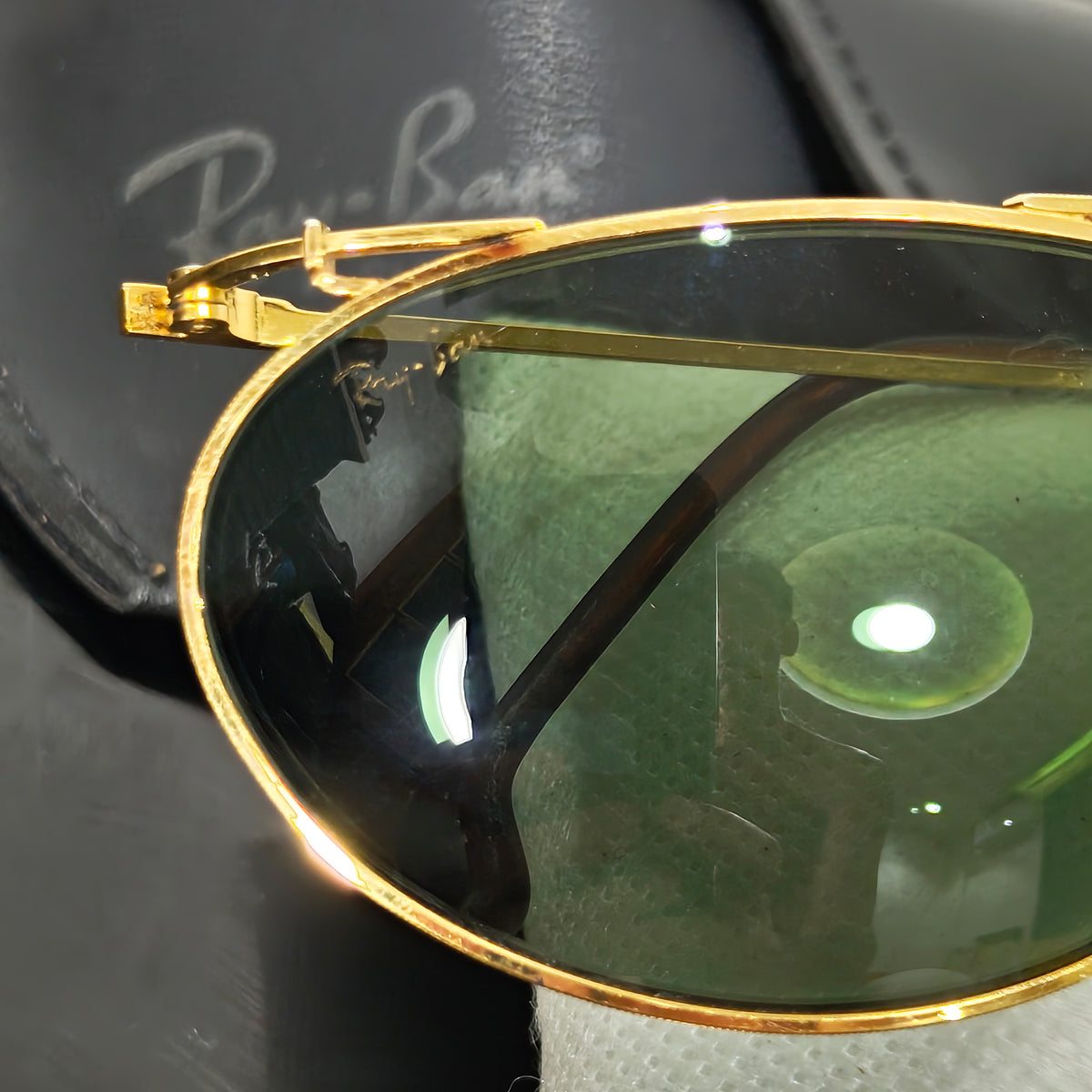 Lunette ray ben usa bl original تحفة نادرة
أربعة ملايين وربعمية
44000