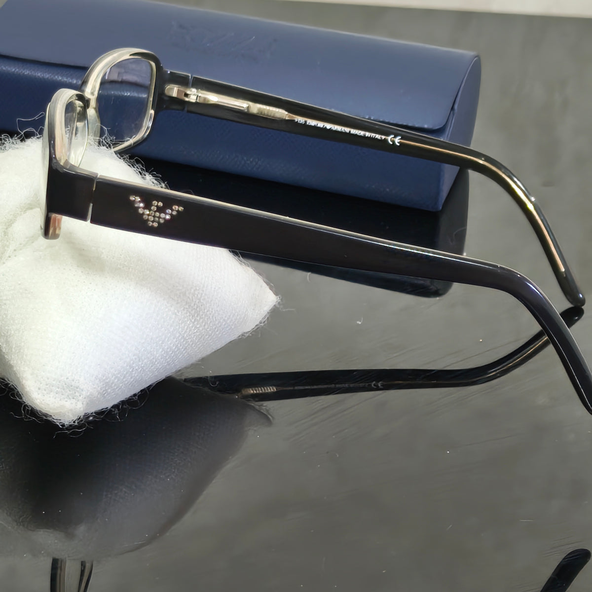 Cadre du lunette Armani femme original 
Prix 7000