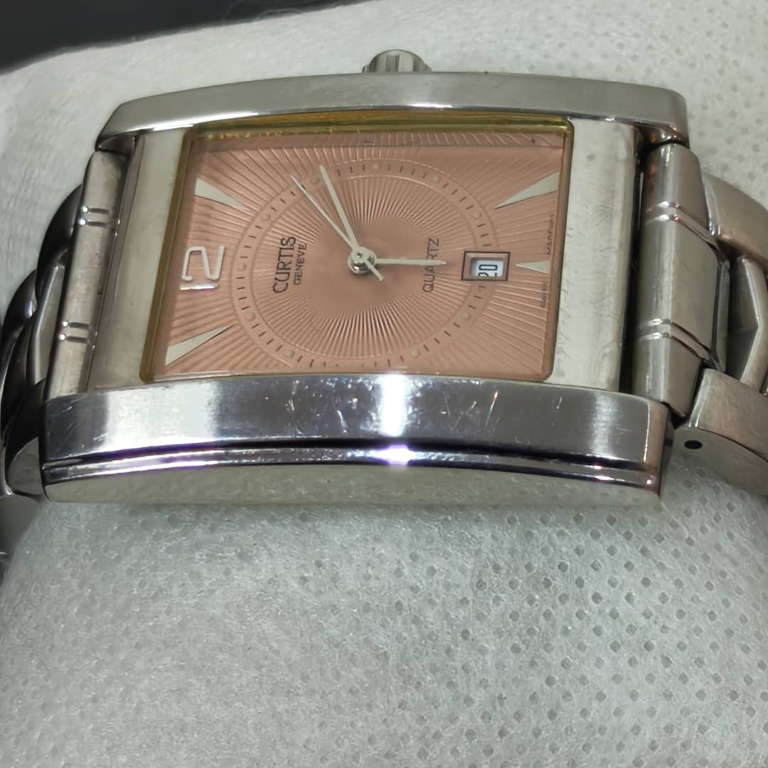 Montre curtis Genève quartz original مليون وست مئة الف
40mm
Prix 16000