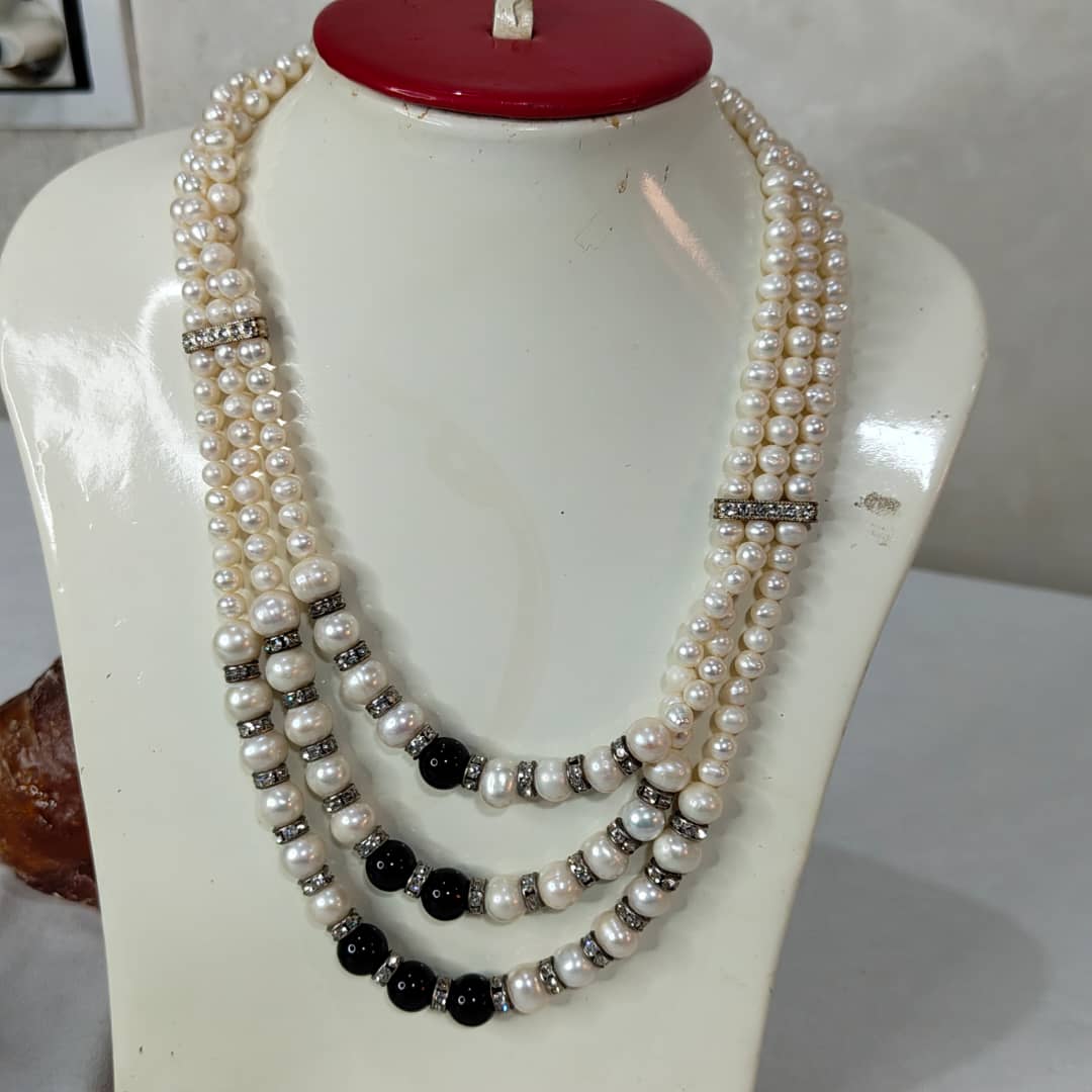 عقد بثلاثة خيوط لؤلؤ طبيعي تحفة 
طول مغلق 22cm
Prix 22000