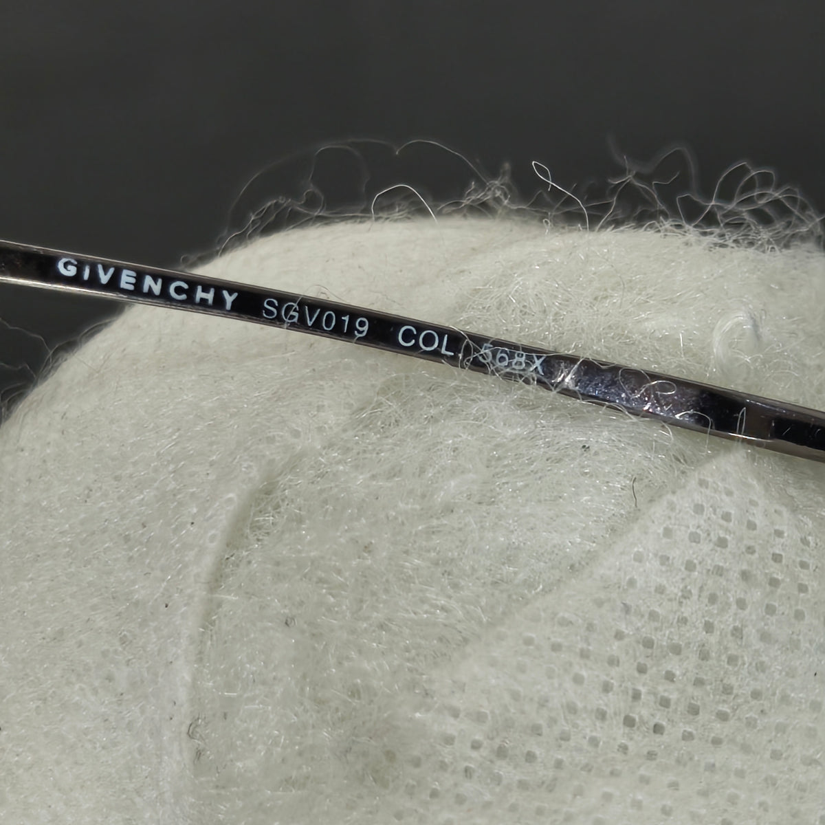 Lunette Givenchy original 
Prix 6500