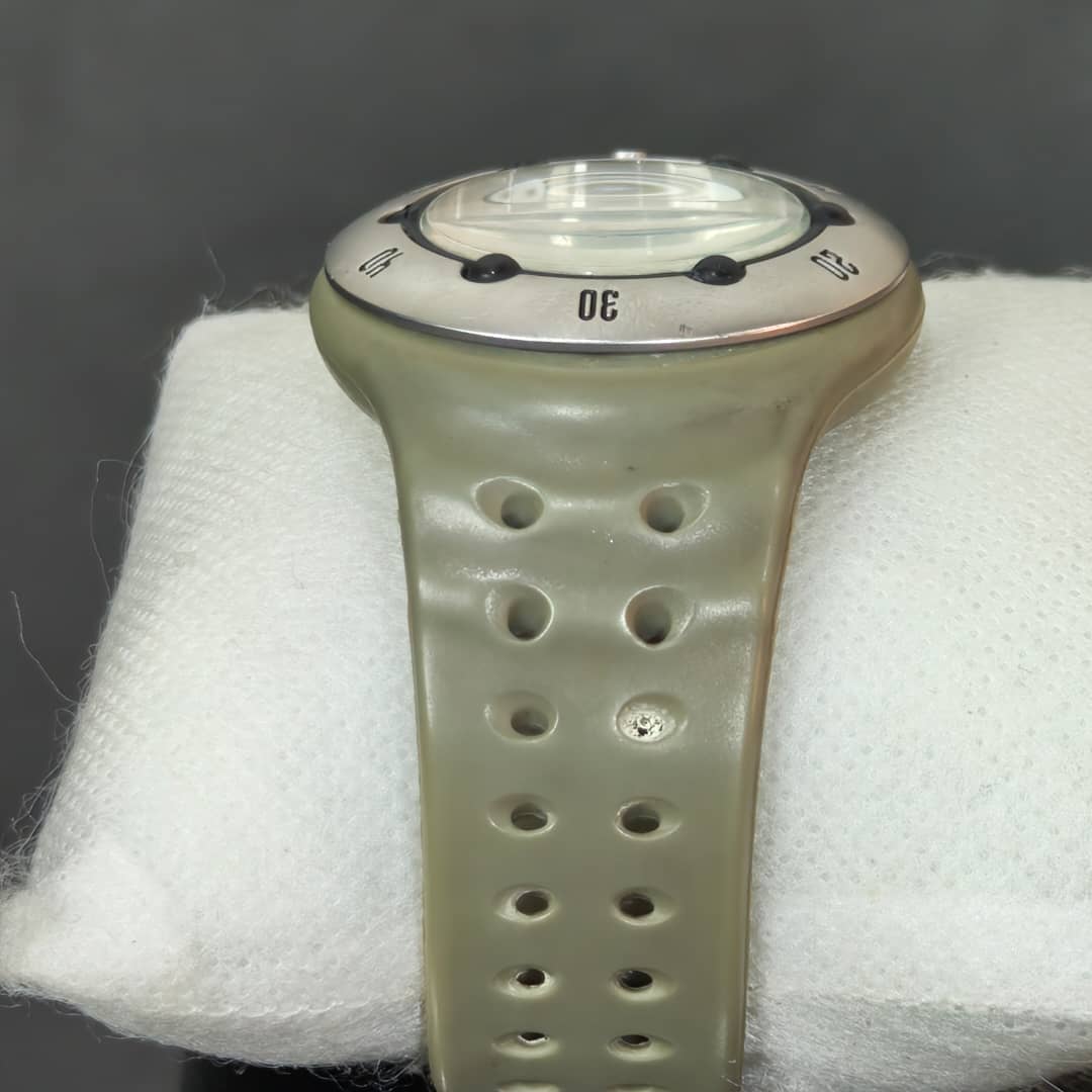 Montre Nike plongée 200m
38mm
Prix 12000