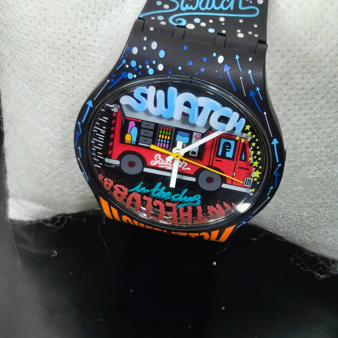 Montre Swatch London femme quartz original 
Prix 11000